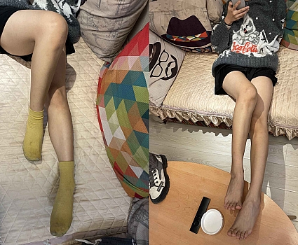 可爱圆脸妹妹小黄袜捧起裸足大口tian