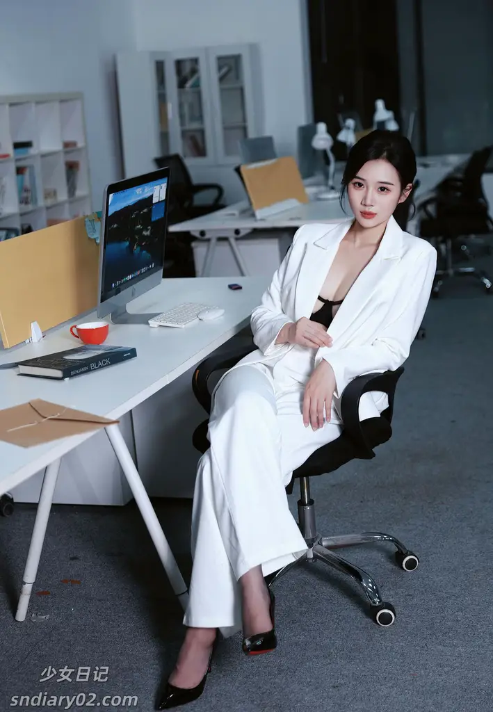 南乔 – 合集全套资源下载4K原图秀人网 26套写真 26年最新