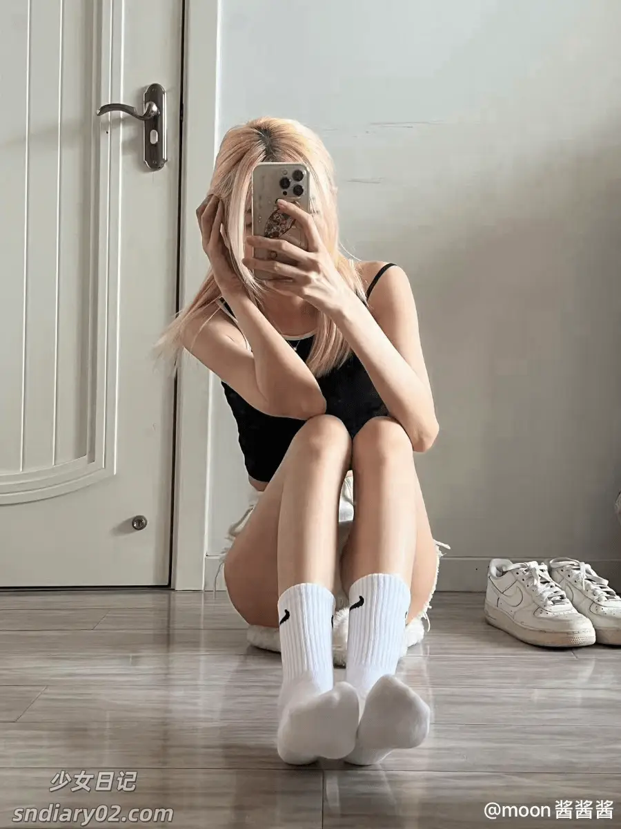 moon酱酱酱 – 最新电鸽资源微密圈合集